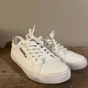 New Nautica white sneakers size 9